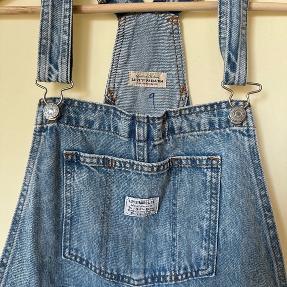 Levi's Vintage Women's Overalls - Medium Wash, Straight Leg size M - Picture 3 of 8